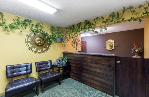 Perry Hotel | Super 8 by Wyndham Perry IA