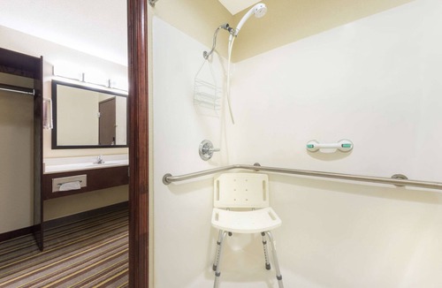 Perry Hotel | Super 8 by Wyndham Perry