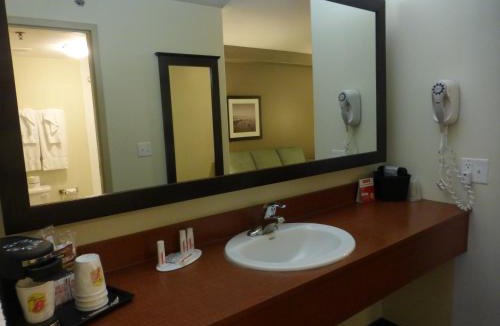 Peterborough Hotel | Super 8 by Wyndham Peterborough