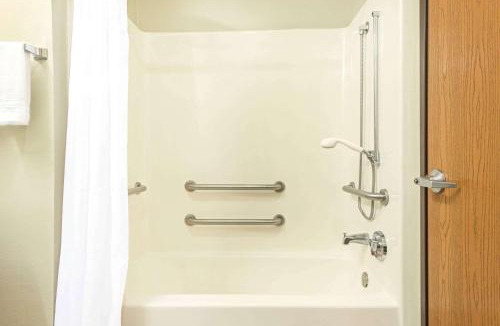 Pevely Hotel | Super 8 by Wyndham Pevely