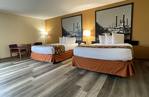 Pevely Hotel | Super 8 by Wyndham Pevely
