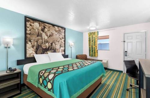 Pleasanton Hotel | Super 8 by Wyndham Pleasanton