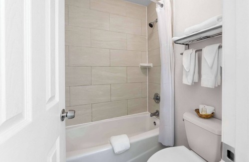 Pleasanton Hotel | Super 8 by Wyndham Pleasanton