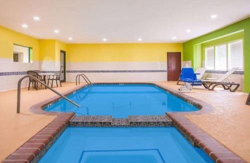 Port Arthur Hotel | Super 8 by Wyndham Port Arthur/Nederland Area