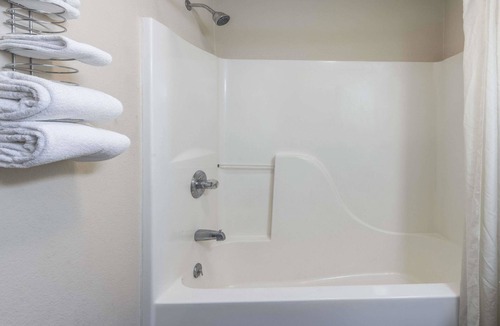 Potosi Hotel | Super 8 by Wyndham Potosi