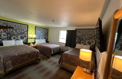 Powell Hotel | Super 8 by Wyndham Powell