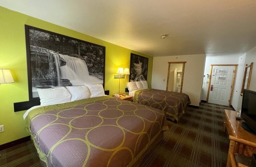 Powell Hotel | Super 8 by Wyndham Powell