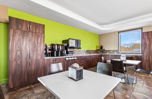 Prince Albert Hotel | Super 8 by Wyndham Prince Albert