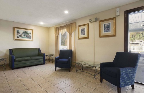 Prestonsburg Hotel | Super 8 by Wyndham Prestonsburg