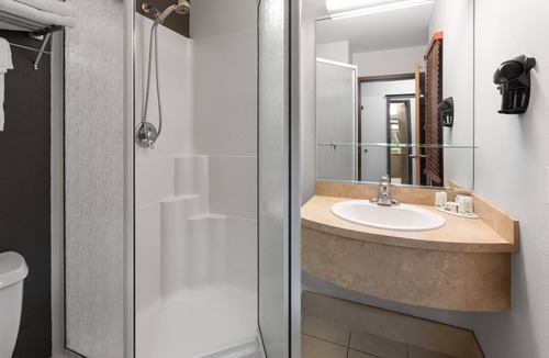 Ste. Foy Hotel | Super 8 by Wyndham Quebec City