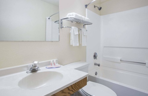 Radford Hotel | Super 8 by Wyndham Radford VA