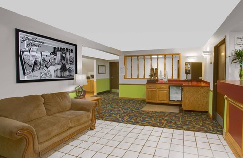 Radford Hotel | Super 8 by Wyndham Radford VA