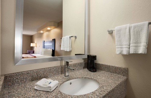 Rahway Hotel | Super 8 by Wyndham Rahway/Newark