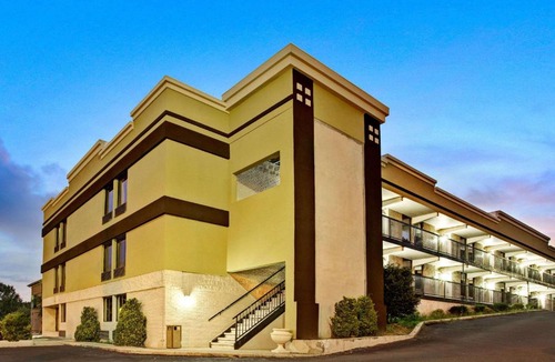 Southwest Raleigh Hotel | Super 8 by Wyndham Raleigh Downtown