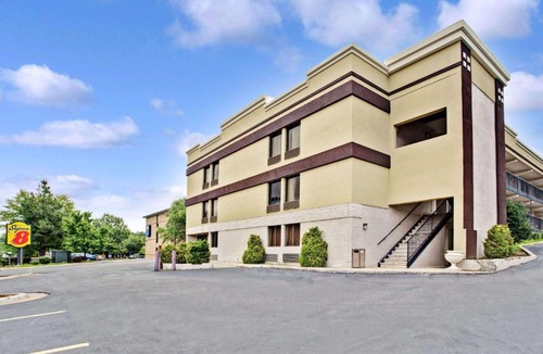 Southwest Raleigh Hotel | Super 8 by Wyndham Raleigh Downtown