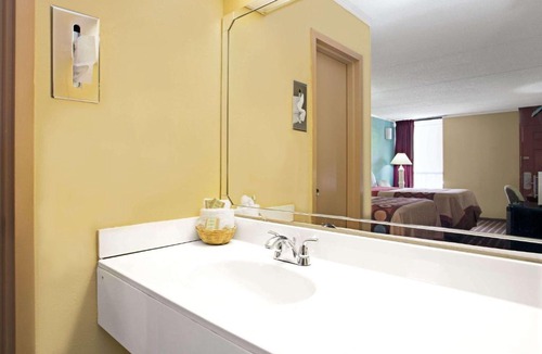 Southwest Raleigh Hotel | Super 8 by Wyndham Raleigh Downtown