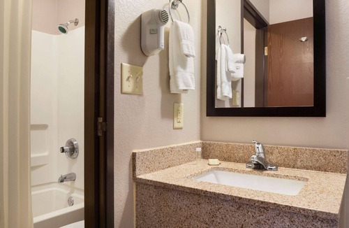 Rantoul Hotel | Super 8 by Wyndham Rantoul