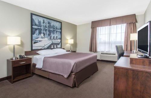 Red Lake Hotel | Super 8 by Wyndham Red Lake ON