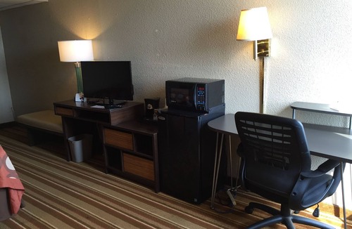 Redfield Hotel | Super 8 by Wyndham Redfield