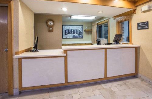 Remington Hotel | Super 8 by Wyndham Remington