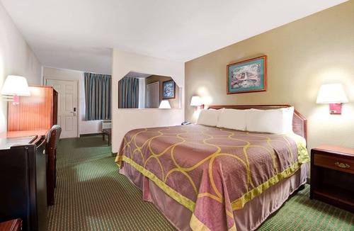 Richardson Hotel | Super 8 by Wyndham Richardson Dallas