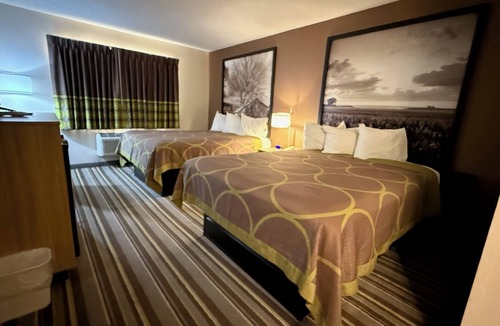 Richmond Hotel | Super 8 by Wyndham Richmond