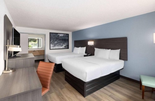 Riverside Hotel | Super 8 by Wyndham Riverside AL