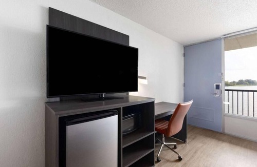 Riverside Hotel | Super 8 by Wyndham Riverside AL