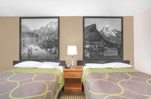 Riverton Hotel | Super 8 by Wyndham Riverton