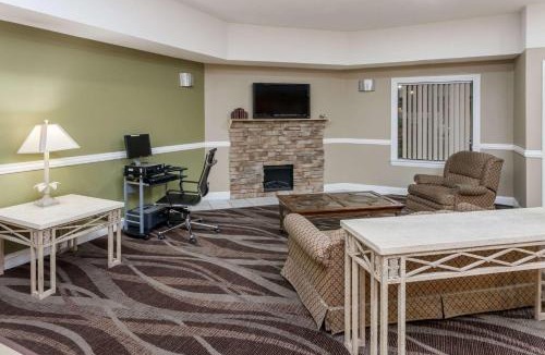 Rochester Hotel | Super 8 by Wyndham Rochester
