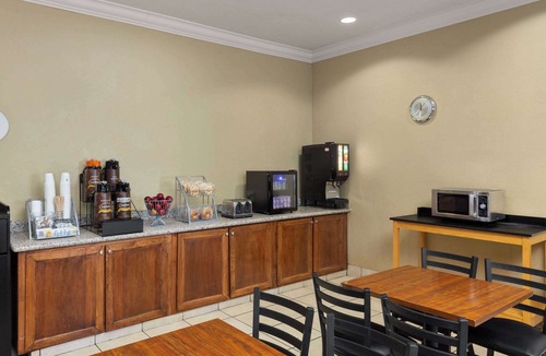 Roseburg Hotel | Super 8 by Wyndham Roseburg