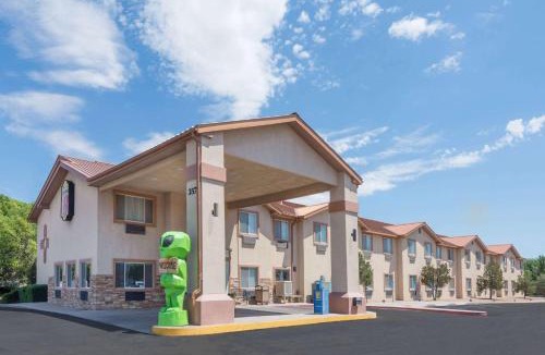 Roswell Hotel | Super 8 by Wyndham Roswell