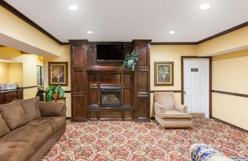 Sallisaw Hotel | Super 8 by Wyndham Sallisaw