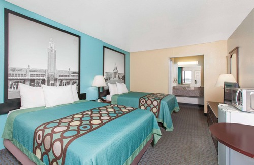 Sallisaw Hotel | Super 8 by Wyndham Sallisaw