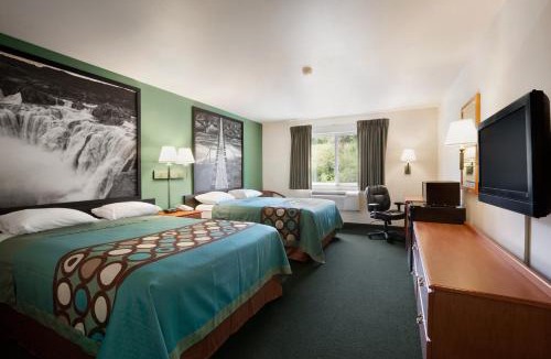 Salmon Hotel | Super 8 by Wyndham Salmon