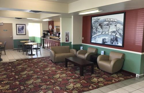 Salmon Hotel | Super 8 by Wyndham Salmon