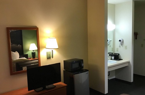 Salmon Hotel | Super 8 by Wyndham Salmon