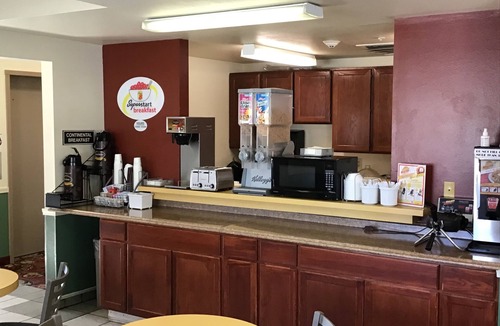 Salmon Hotel | Super 8 by Wyndham Salmon