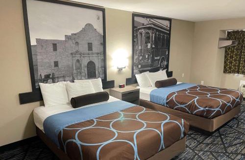 San Antonio Hotel | Super 8 by Wyndham San Antonio Downtown NE