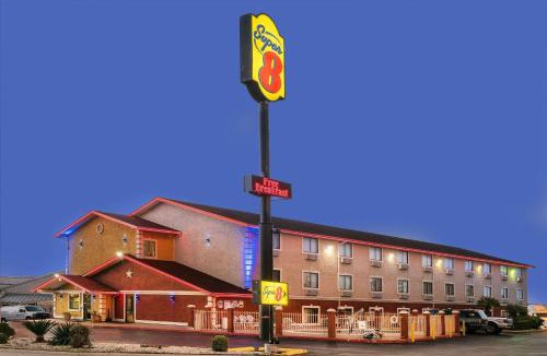 North San Antonio - SAT Hotel | Super 8 by Wyndham San Antonio/I-35 North