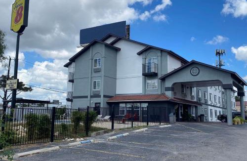 Wetmore Hotel | Super 8 by Wyndham San Antonio/Fiesta
