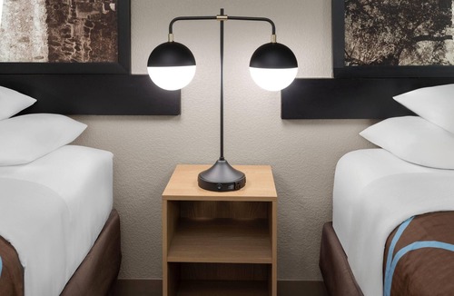 San Antonio Hotel | Super 8 by Wyndham San Antonio/Alamodome Area