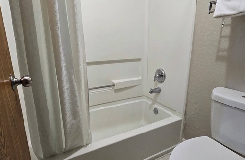Wetmore Hotel | Super 8 by Wyndham San Antonio/Fiesta