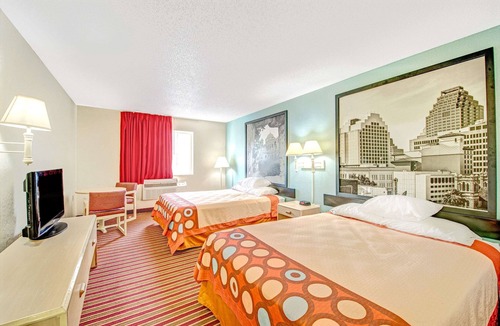 Wetmore Hotel | Super 8 by Wyndham San Antonio/Fiesta