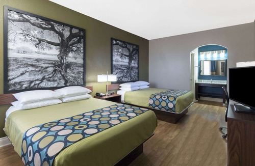 North San Antonio - SAT Hotel | Super 8 by Wyndham San Antonio Near Fort Sam Houston