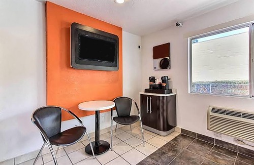 Santa Clara Hotel | Super 8 by Wyndham Santa Clara