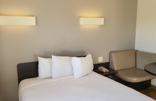 Santa Clara Hotel | Super 8 by Wyndham Santa Clara