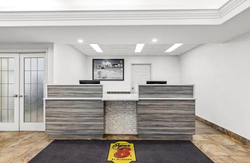 North Industrial Hotel | Super 8 by Wyndham Saskatoon Near Saskatoon Airport