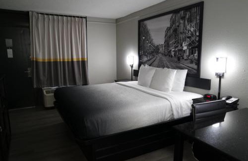 Fleming Cabin | Super 8 by Wyndham Savannah