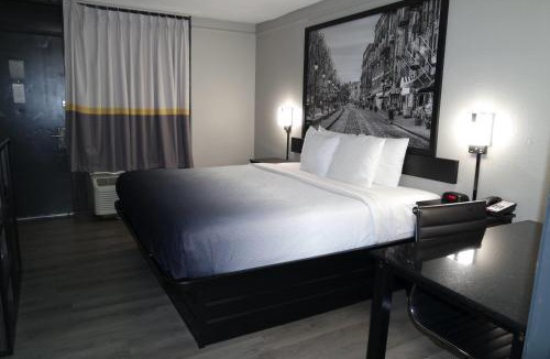 Fleming Cabin | Super 8 by Wyndham Savannah